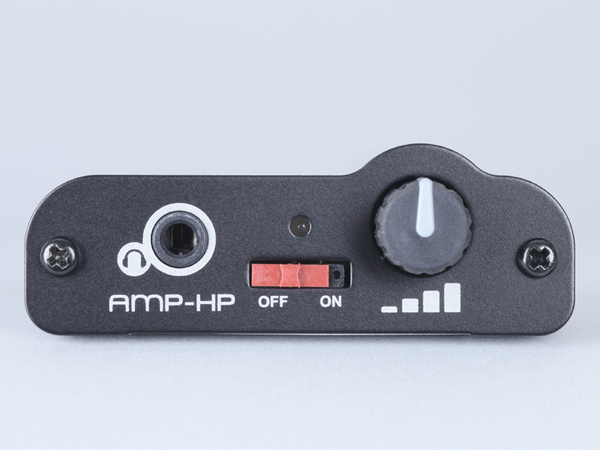 AudnistのAMP+HPの前面端子部。電源スイッチとボリュームのほか、ヘッドフォン出力端子がある