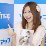 見えているかも？　折原みかがセクシー衣装で誘惑