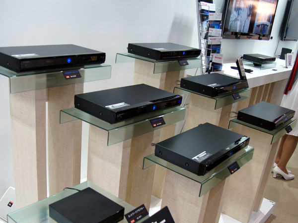 CEATEC Japan 2011では6機種が展示されていた「AQUOSブルーレイ」