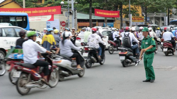 ベトナムといえばバイクだ。ハノイもホーチミンも変わりない
