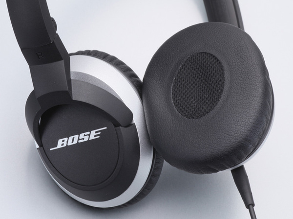 ボーズが11月11日に発売したばかりの「OE2 audio headphones」