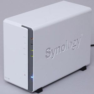 ASCII.jp：簡単バックアップやAVサーバー機能も備える Synology DiskStation DS212j (1/4)