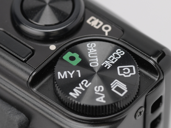 モードダイヤルには、自分好みの撮影設定をカメラに記憶させる「マイセッティングモード」が2つある