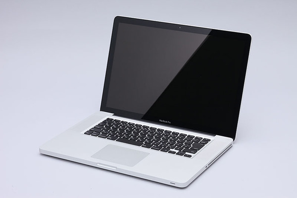 ASCII.jp：4コアCore i7が速い！ 15インチMacBook Proレビュー (1/3)