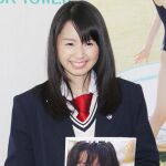 現役ラスト制服か!?　小池里奈が高校卒業記念の写真集を発売