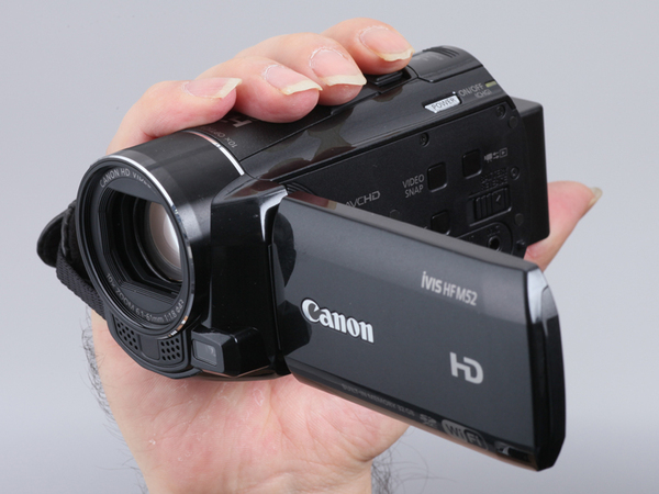 Ascii Jp ブラリ街歩きに最適なビデオカメラはこれだ 1 5