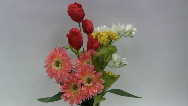 キヤノン HF M52で撮影した造花。ディテール感も鮮明で、華やかな色彩も忠実に再現した