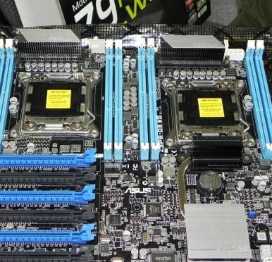 ASCII.jp:デュアルLGA 2011仕様のハイエンドマザーがASUSから発売