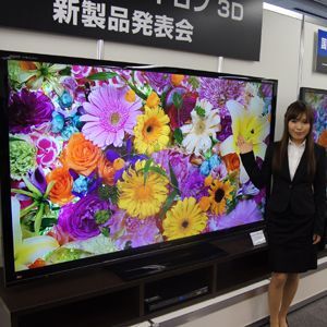 ASCII.jp：とんでもなくデカっ！ 国内最大80V型液晶テレビ「AQUOS G」