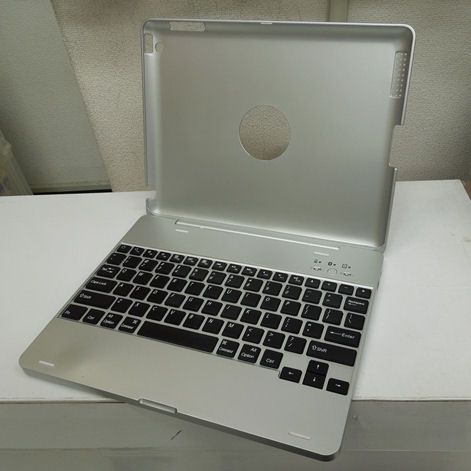 ASCII.jp：新型iPadをMacBookっぽく使えるキーボード一体型ケース