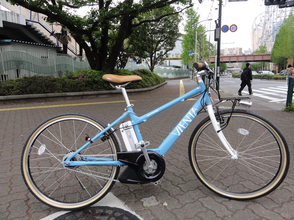 ASCII.jp：街乗り用電動アシスト自転車対決！ 気軽で快適なのはどっち？ (2/3)