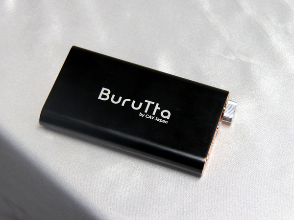 同じくCAVジャパンが参考展示していたヘッドフォンアンプ。同社のポータブルオーディオ向けブランド「Burutta」の新製品だ