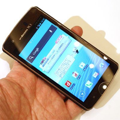 ASCII.jp：全部入りの国産スマホで最注目？ 7.9mmの「MEDIAS X」