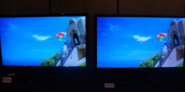 従来の液晶テレビ（左）とLASERVUE（右）の画質比較。赤だけでなく、青なども鮮やかになっている