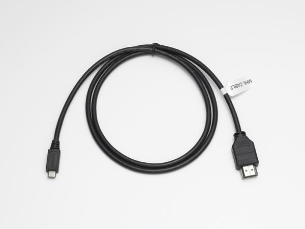microUSB-HDMI変換ケーブルにも見えるMHLケーブル。製品に同梱される