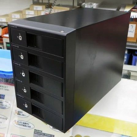 ASCII.jp：最大4TB×5台を搭載できる外付けHDDケースが「裸族」から