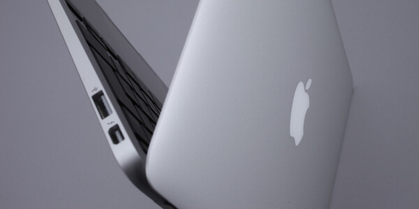 MacBook Pro 2台Air 2台2010×3　2011×1