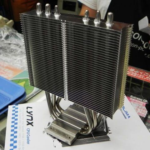 ASCII.jp：物理干渉の心配無用！ 薄型ヒートシンク採用のCPUクーラー
