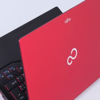 ASCII.jp：富士通のUltrabook「LIFEBOOK UH75/HN」を使ってみた！ (1/4)