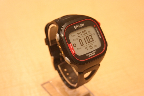 ASCII.jp：薄い・軽い・防水 3条件そろったGPS腕時計、エプソンから