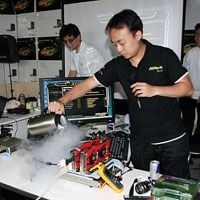ASCII.jp：液体窒素冷却で冷え冷え！ ASRockが秋葉原でイベントを実施