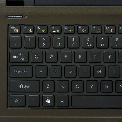 ASCII.jp：マウス、5万円台からの15型ノートに英字キーボード