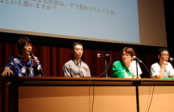 左から及川さん、羽田野さん、小松さん、白石さん