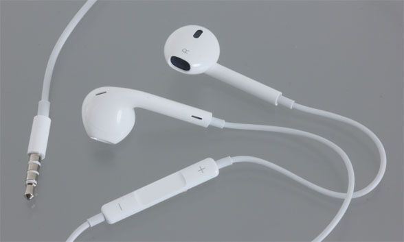 ASCII.jp：アップルの新イヤホン「EarPods」 音漏れは確実に減った！ (1/4)