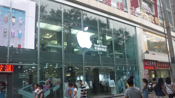 中国西安のアップル代理店。アップルストア似ではあるが、アップルストアではない