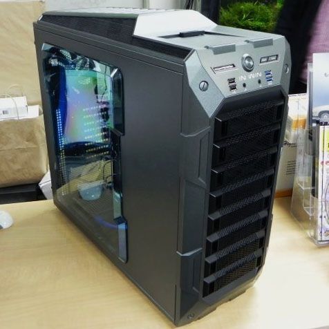 ASCII.jp：14cmファン×5基搭載！ 冷却重視のE-ATX対応PCケースが