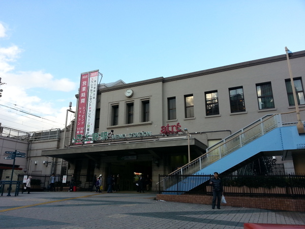 上野駅といえばこの建物のなかの広大な空間だ。公衆無線LANはあまり得意ではなさそう