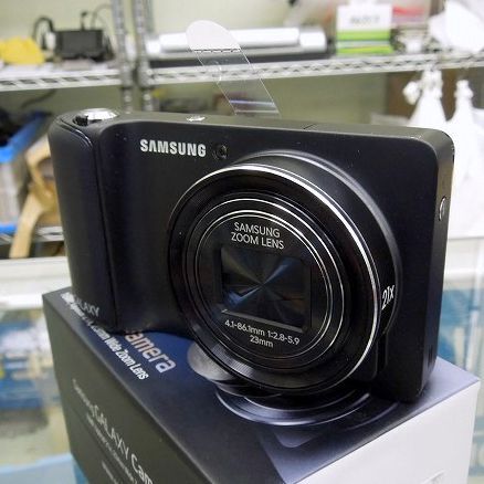 ASCII.jp：さらにコンデジっぽい！ 「GALAXY Camera」のブラックモデル