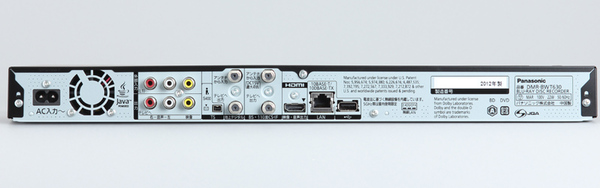 DMR-BWT630背面端子。HDMI出力のほか、ビデオ入出力各1系統やLAN端子、i.LINK端子、USB端子を備える