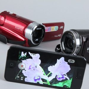 ASCII.jp：iPhone 5に挑む!? 最新ビデオカメラ2013年モデルたち
