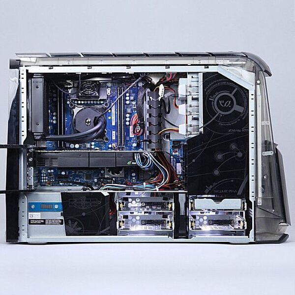 ASCII.jp：史上最強のゲーミングPC「ALIENWARE Aurora ALX」がWin8対応