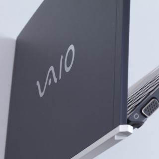 ASCII.jp：お手頃価格の「VAIO Z」標準仕様モデルを再確認する (1/4)