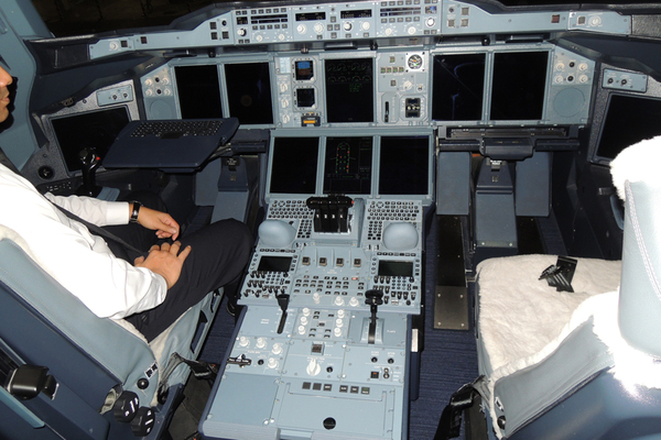 Ascii Jp タイ国際航空のa380に搭乗 総2階建て旅客機は巨大だった 1 3