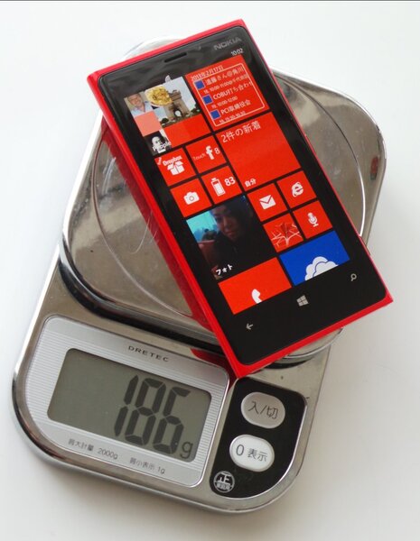 確かに重いと……感じる筆者のメインケータイ、Nokia「Lumia 920」