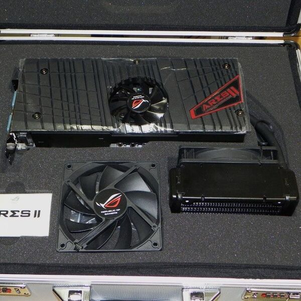 ピピページ ASCII.jp：デカっ！重っ！ HD 7970×2基搭載の世界最速VGAが入荷