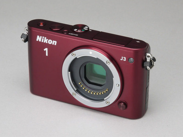 「Nikon 1 J3」。ボディーのみの実売価格は6万5000円前後