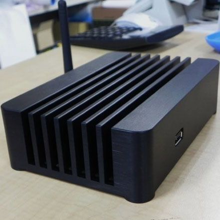 ASCII.jp：ケース全体がヒートシンクなNUC対応のファンレスケース