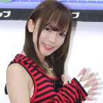 人気の鎌田紘子作品、今度は競泳水着に妄想手ブラ