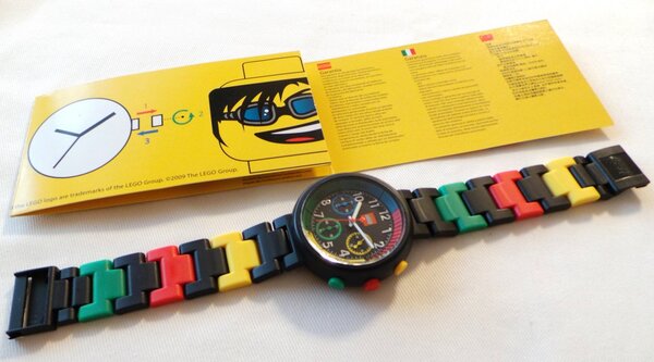 カラフルな組み立て式ベルトが特徴のLEGO Watchにクロノグラフモデルが登場