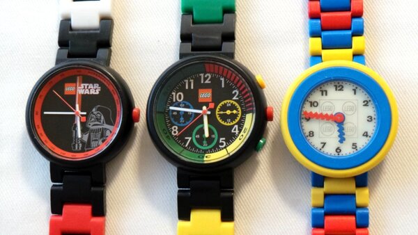 LEGO腕時計も国内外でいろいろなデザインのモノが販売されている