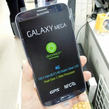 Ascii Jp まさにメガ盛り 6 3型の超巨大スマホ Galaxy Mega