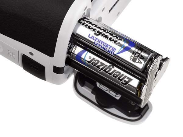 バッテリーとして単三電池の使用が可能