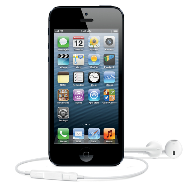4型のRetinaディスプレーを採用するアップルの「iPhone 5」（au）。CPUはA6 1.2GHz（2コア）、内蔵ストレージは16／32／64GBから選べる