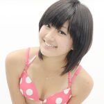 セクシーな水着ショットも収録！　現役JKグラドルの朝日花奈