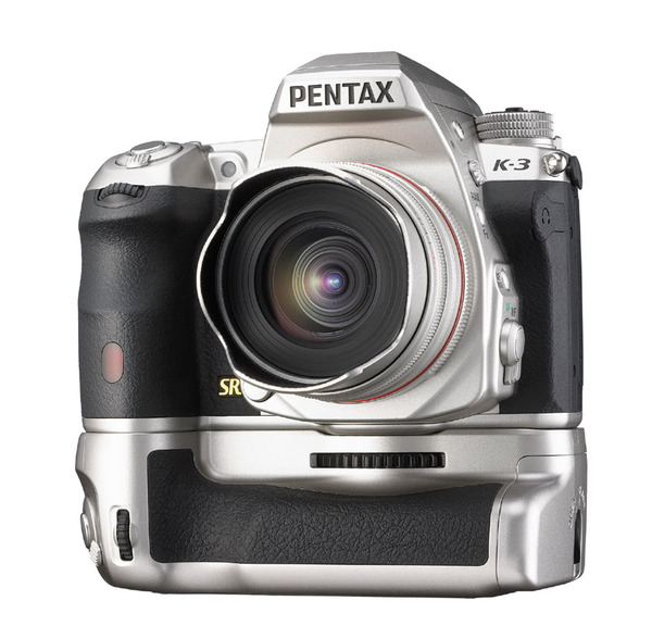 2000台限定となる「PENTAX K-3 Premium Silver Edition」。レンズは付属しない 