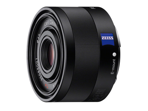 「SEL35F28Z」（35mm F2.8）はカールツァイス「Sonnar T*」を採用する単焦点レンズ。11月15日発売予定で希望小売価格は8万8200円